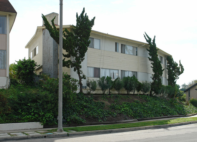 748-752 Amigos Way in Newport Beach, CA - Building Photo - Building Photo