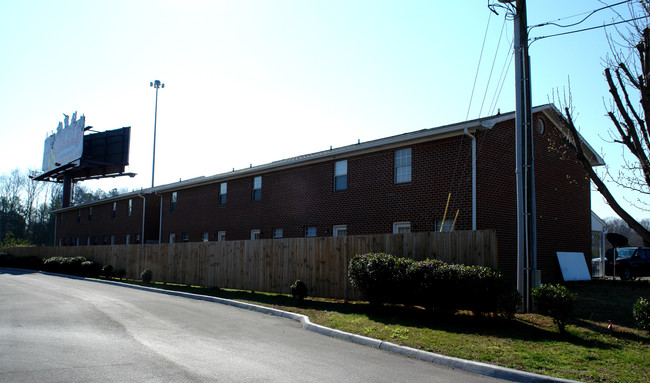 201 NW James Asbury Dr in Cleveland, TN - Foto de edificio - Building Photo