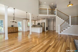 14 Burr Rd in Westport, CT - Building Photo - Building Photo