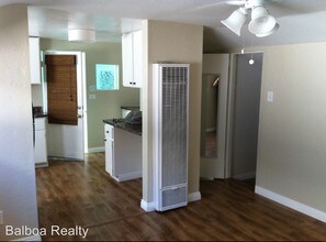 915 E Balboa Blvd in Newport Beach, CA - Building Photo - Building Photo