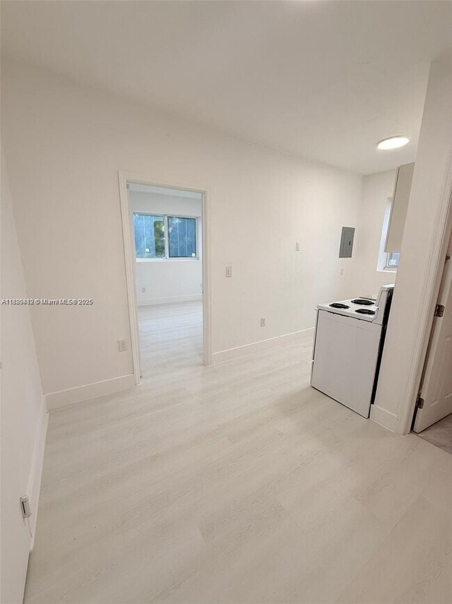 871 SW 3rd St in Miami, FL - Building Photo - Building Photo
