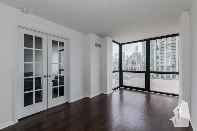 property at 1122 N Clark St