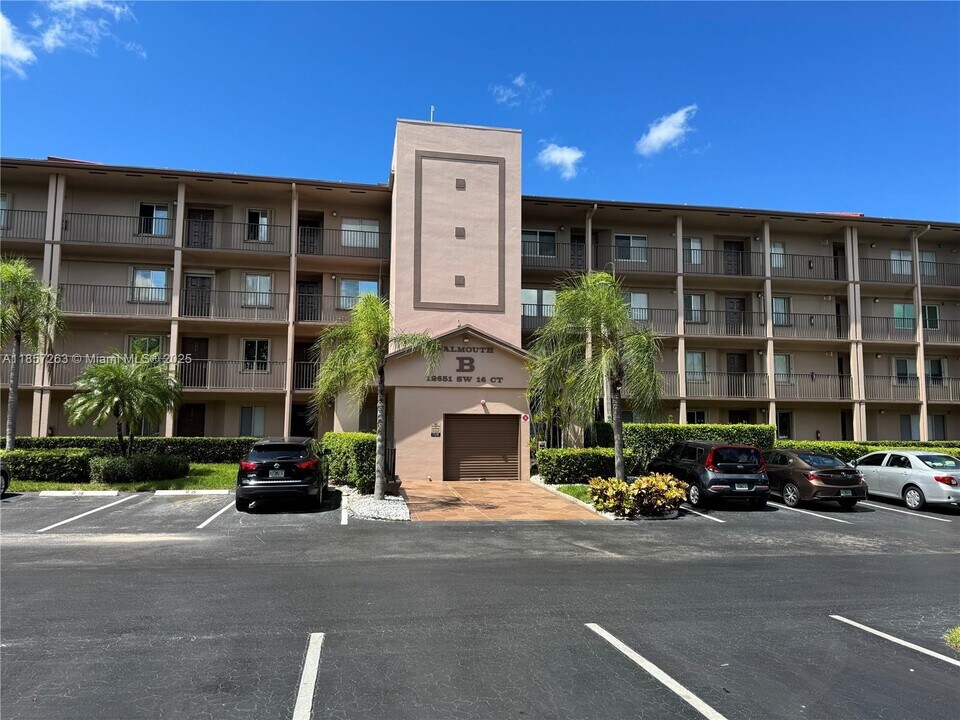 12651 SW 16th Ct in Pembroke Pines, FL - Building Photo