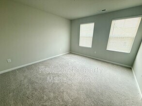 380 Glacier Lk Dr in Raleigh, NC - Building Photo - Building Photo