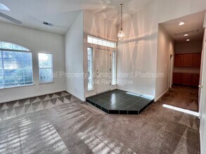 8622 N Heartland Way in Fresno, CA - Building Photo - Building Photo