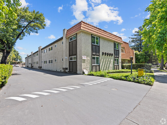 Pruneyard Apartments in Campbell, CA - Building Photo - Building Photo