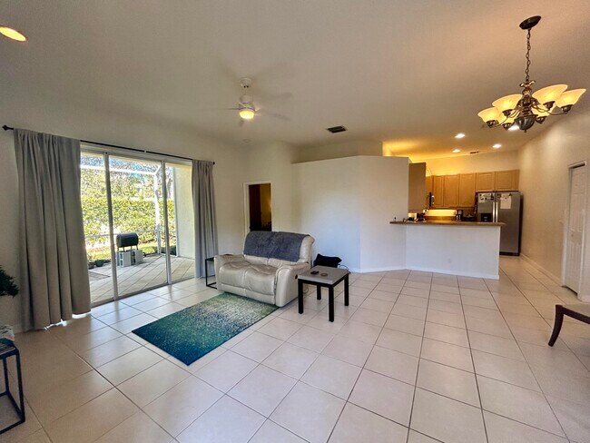 527 Commons Dr in Palm Beach Gardens, FL - Building Photo - Building Photo