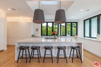 29201 Larkspur Ln in Malibu, CA - Building Photo - Building Photo