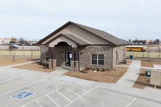 Lynn Oak in Broken Arrow, OK - Foto de edificio - Building Photo