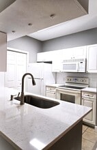 11606 Tomahawk Creek Pkwy in Leawood, KS - Building Photo - Building Photo