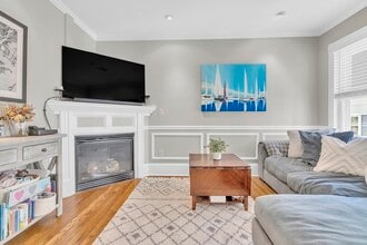 176 Bowen St, Unit 2 in Boston, MA - Foto de edificio - Building Photo