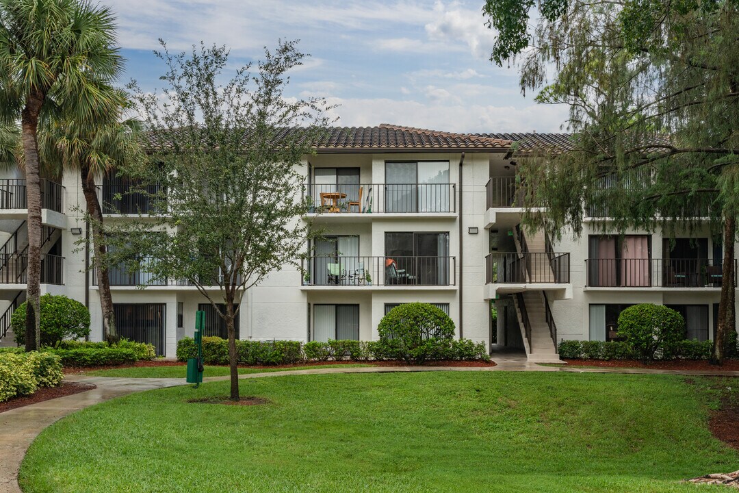 Gables Boca Place in Boca Raton, FL - Building Photo