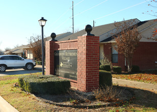 Grandview Retirement Village in Grandview, TX - Foto de edificio - Building Photo