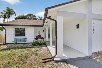 5276 Pine Tree Dr in Delray Beach, FL - Building Photo - Building Photo