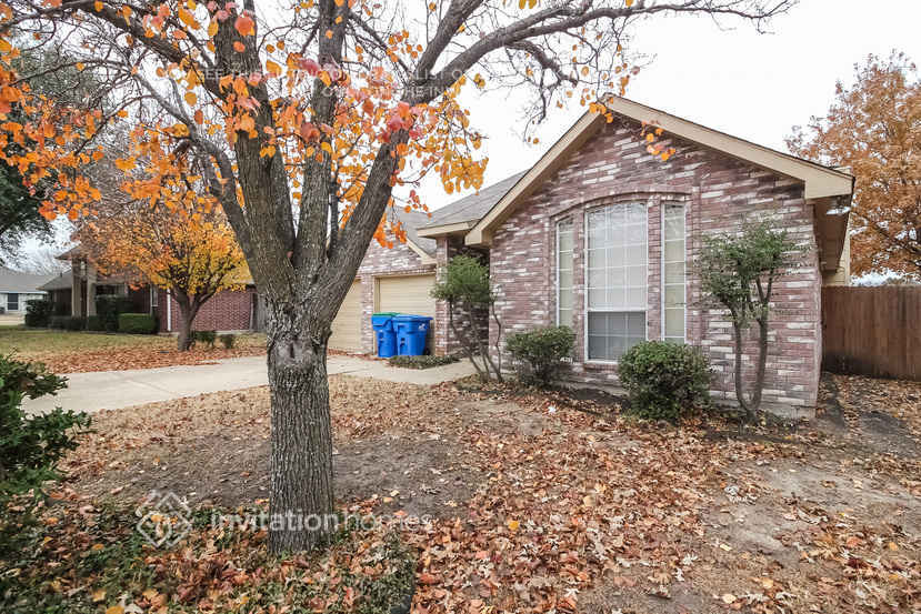 9010 Pheasant Run Dr in Rowlett, TX - Building Photo