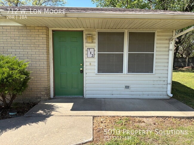 property at 712 Lon Moore St