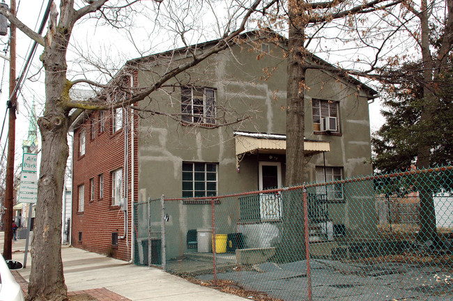 1020 Hudson St in Trenton, NJ - Foto de edificio - Building Photo