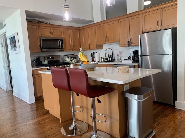 165 N Canal St in Chicago, IL - Foto de edificio - Building Photo