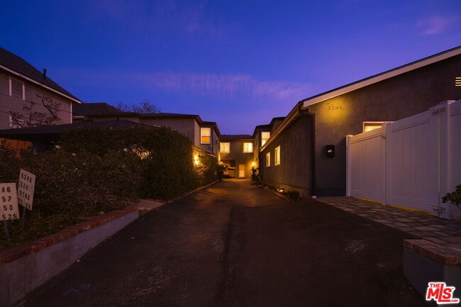 property at 5248 Whitsett Ave
