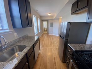 2807 W Lawrence Ave, Unit C1W in Chicago, IL - Foto de edificio - Building Photo