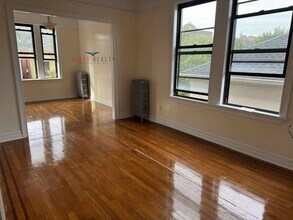 34-29 33rd St in Queens, NY - Building Photo - Building Photo