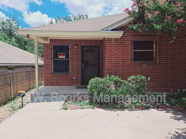 property at 1502 E Mulkey St