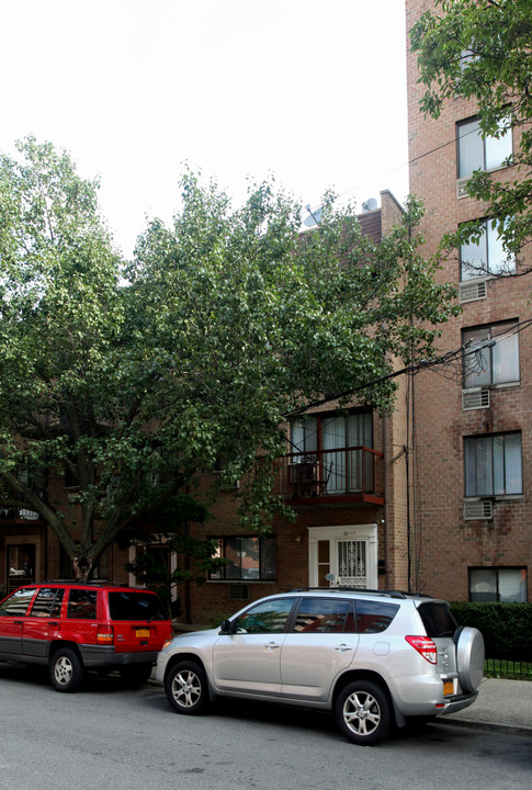 66-17 Austin St in Flushing, NY - Foto de edificio