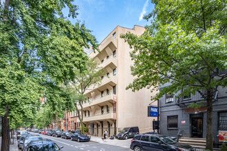 425 E 78th St in New York, NY - Building Photo - Building Photo