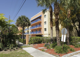 Tropical Pointe in North Miami, FL - Building Photo - Building Photo