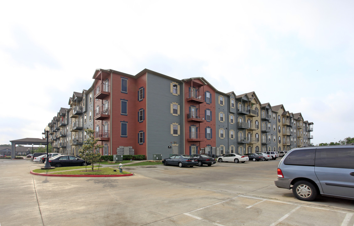 Oak Tree Manor Apartments in Houston, TX - Building Photo