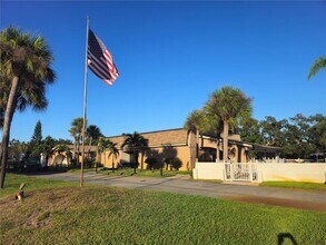 1285 Mission Hills Blvd in Clearwater, FL - Building Photo - Building Photo