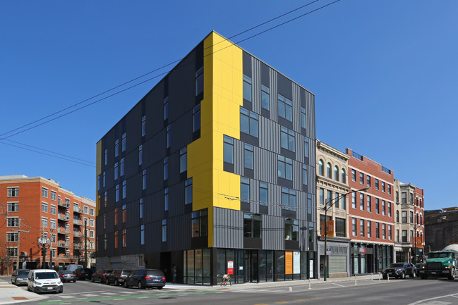 713 N Milwaukee Ave in Chicago, IL - Building Photo - Building Photo