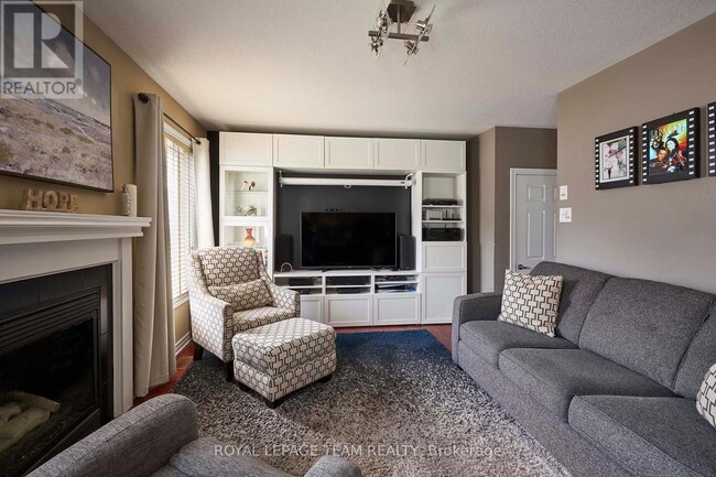 207 Burnaby Dr in Ottawa, ON - Building Photo - Building Photo