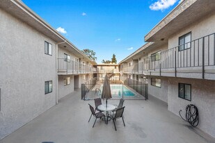 12244 Riverside Dr in Valley Village, CA - Building Photo