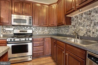 25899 Kirkwood Square in Chantilly, VA - Building Photo - Building Photo