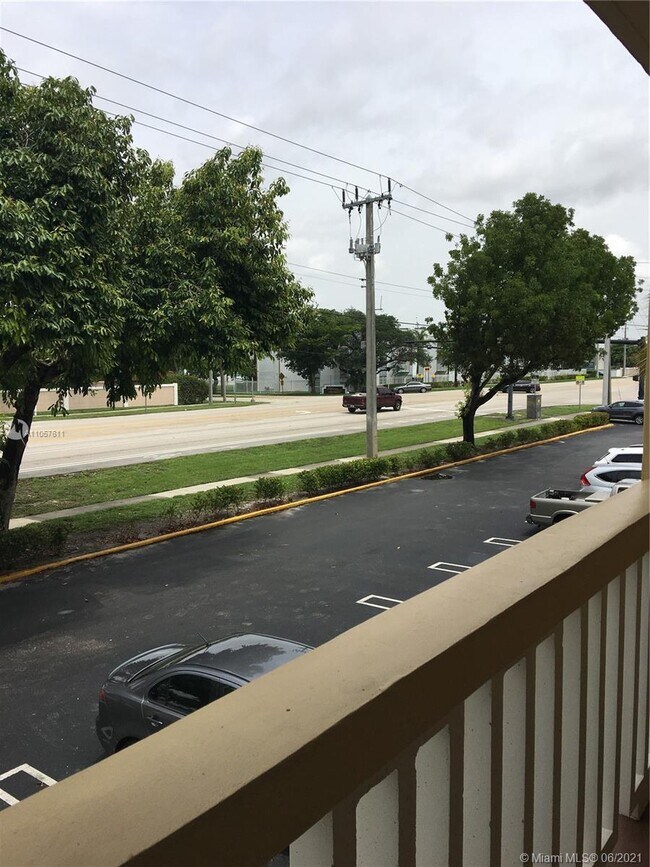 6350 NW 62nd St-Unit -211 in Fort Lauderdale, FL - Building Photo - Building Photo