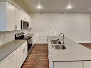 6018 W Copper Hawk Dr in South Jordan, UT - Building Photo - Building Photo