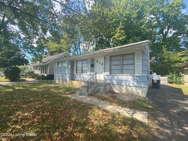 2711 Gardiner Ln in Louisville, KY - Building Photo - Building Photo
