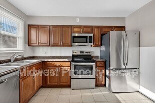 90 Ruth Dr in Florissant, MO - Building Photo