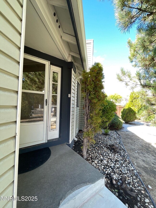 1785 Shadow Park Dr in Reno, NV - Building Photo - Building Photo