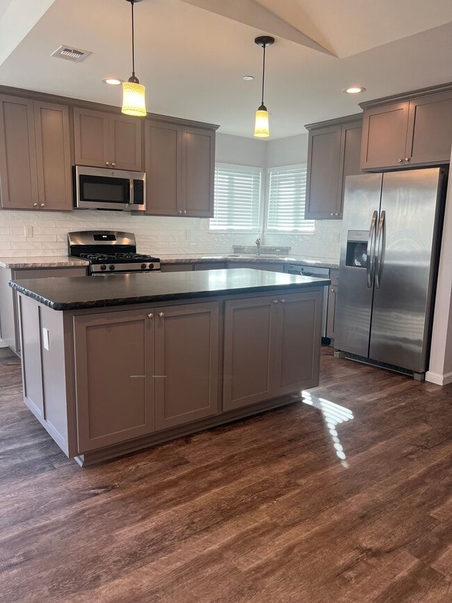 1547 Lacey Ln in Redding, CA - Building Photo - Building Photo