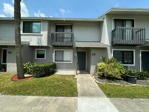 2404 Seaside Dr in Greenacres, FL - Building Photo - Building Photo