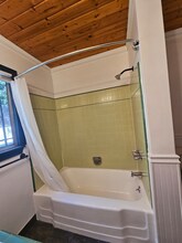 1850 N La Brea Ave in Los Angeles, CA - Foto de edificio - Building Photo