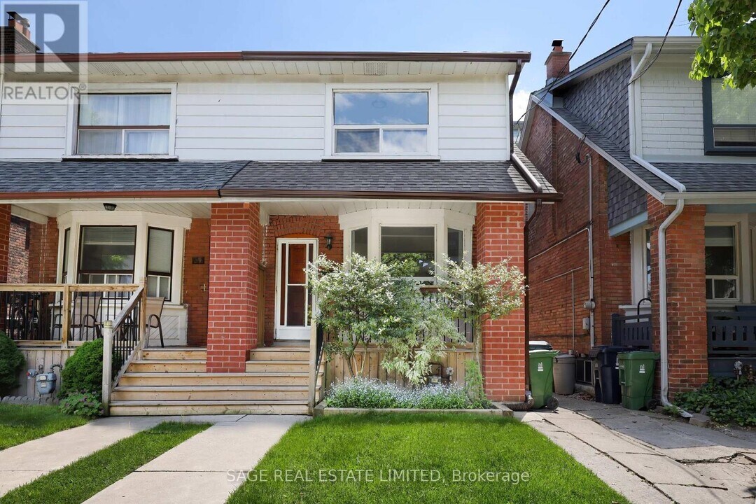 71 Benson Ave in Toronto, ON - Building Photo