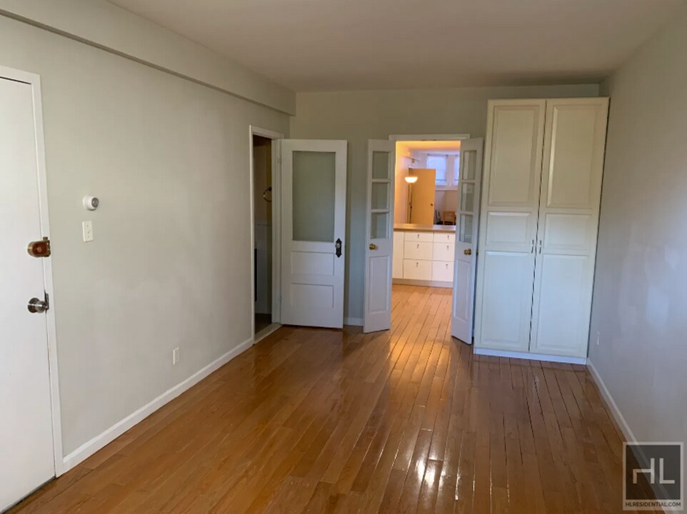 BAY RIDGE PARKWAY in Brooklyn, NY - Building Photo