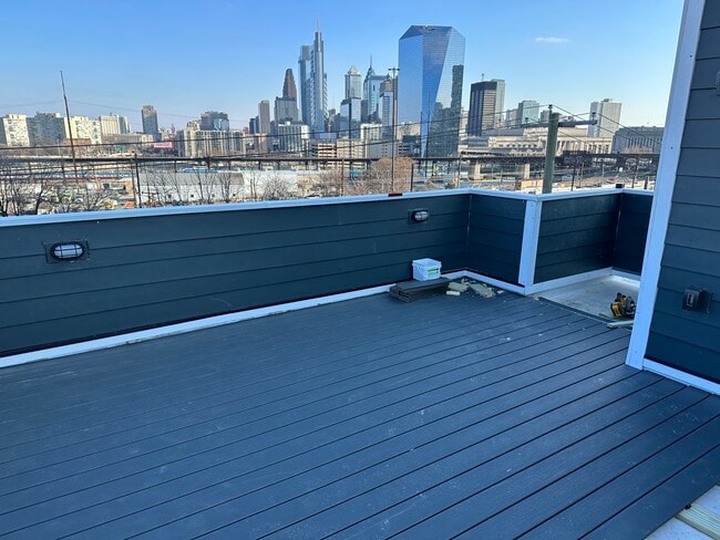 256 N 32nd St, Unit #1 in Philadelphia, PA - Building Photo - Building Photo