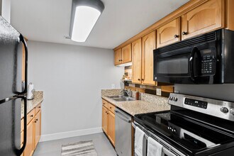 5750 S 900 E, Unit 10 in Murray, UT - Foto de edificio - Building Photo