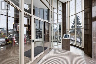 2480 Prince Michael Drive in Oakville, ON - Building Photo - Building Photo