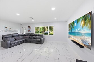 12002 NW 27th Dr in Coral Springs, FL - Foto de edificio - Building Photo