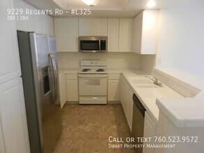 9229 Regents Rd in San Diego, CA - Foto de edificio - Building Photo